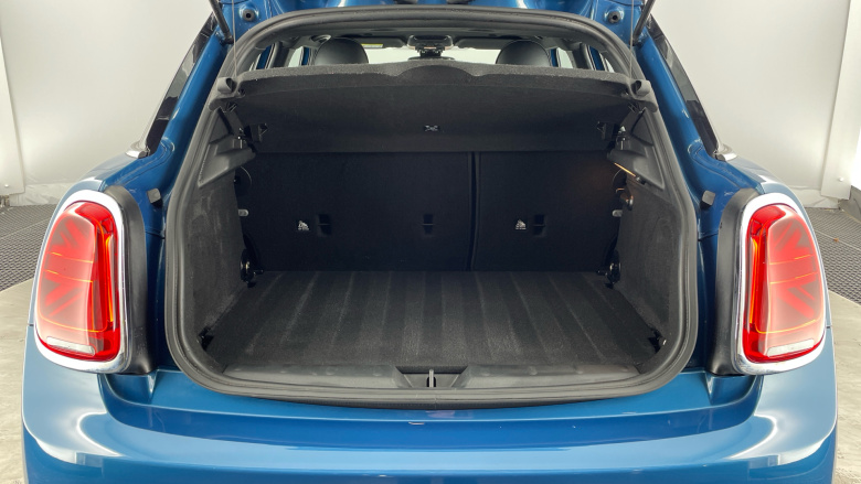 MINI Hatchback 1.5 Cooper Exclusive 5dr Auto Petrol Hatchback